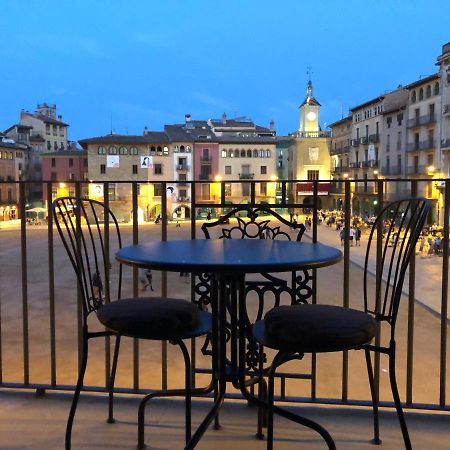Apartaments Vicus 3 Con Vistas A La Plaza Mayor De Vic Bagian luar foto