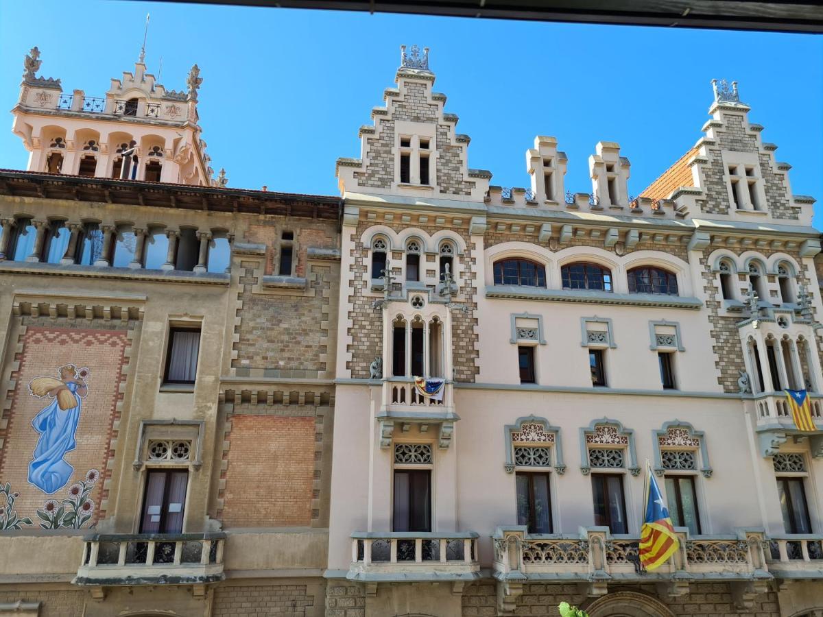 Apartaments Vicus 3 Con Vistas A La Plaza Mayor De Vic Bagian luar foto
