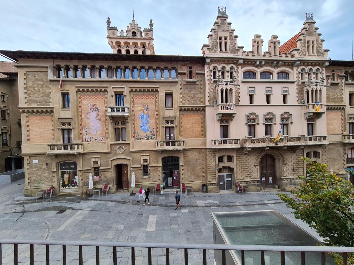 Apartaments Vicus 3 Con Vistas A La Plaza Mayor De Vic Bagian luar foto